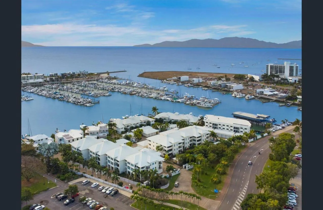 Breakwater 46 Apartment Townsville